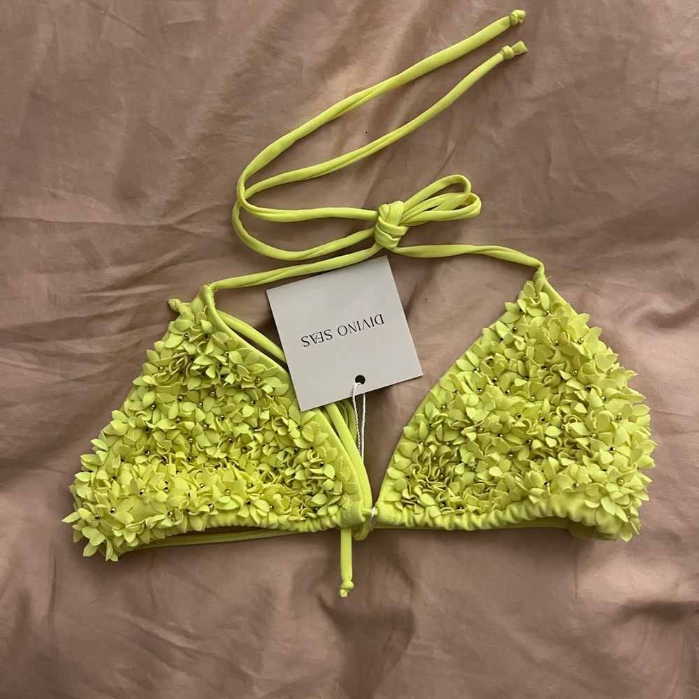 NWT Divino Seas Neon Bikini Top